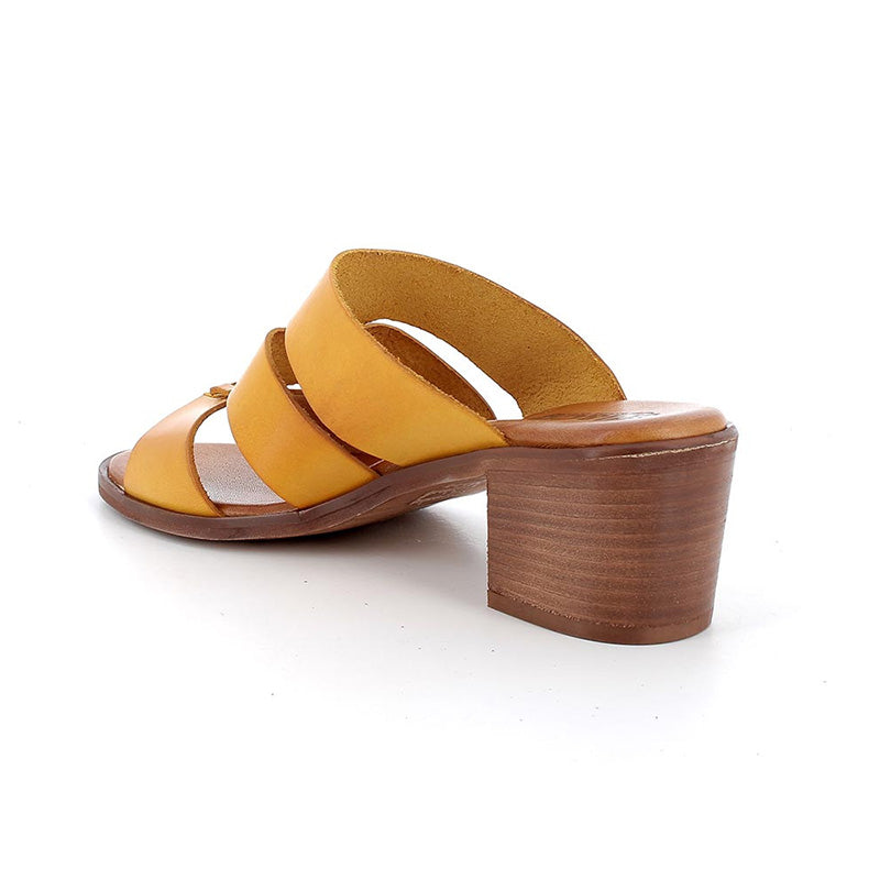 Sandali Igi&Co 5689111 con tacco in pelle da donna ocra