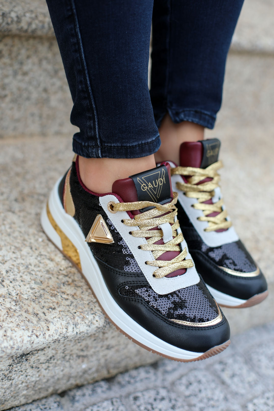 Sneakers Gaudì nero donna con paillettes V34-63481