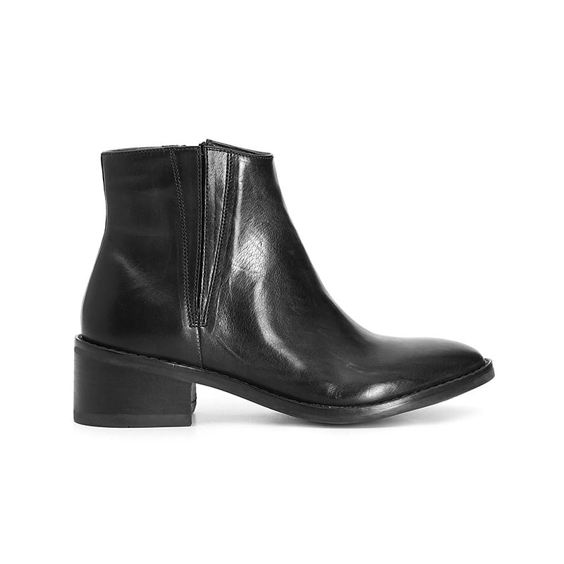 Tronchetto CafèNoir ED1005 nero in pelle con cerniera